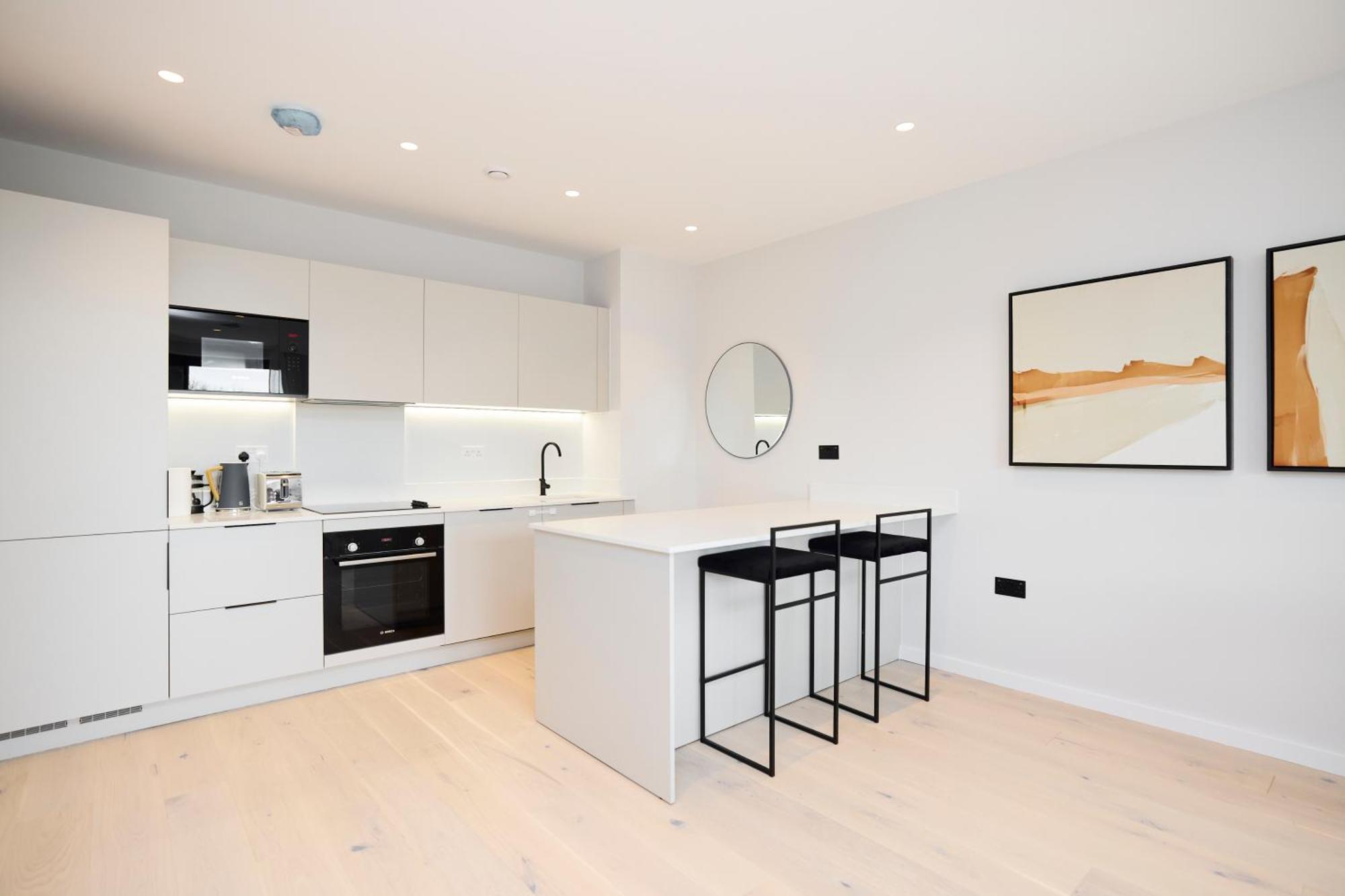 The Brondesbury Scenery - Bright 1bdr Flat With Balcony & Parking Apartamento *